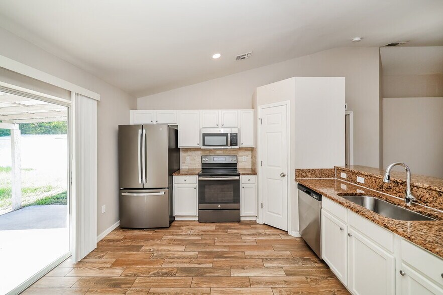Building Photo - 13719 Gentle Woods Ave