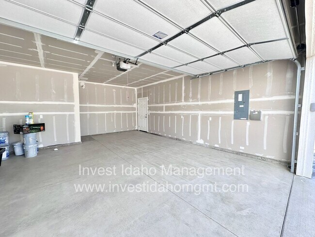 Building Photo - Luxury Gated Townhome in Star – Available Soon!