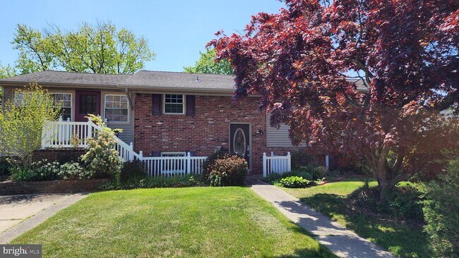 Building Photo - 318 Oakwood Ave