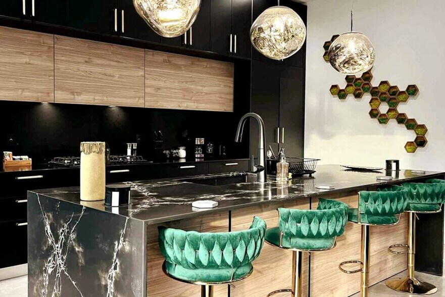 Building Photo - 601 NE 16th Ave