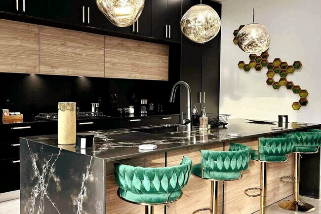 Building Photo - 601 NE 16th Ave