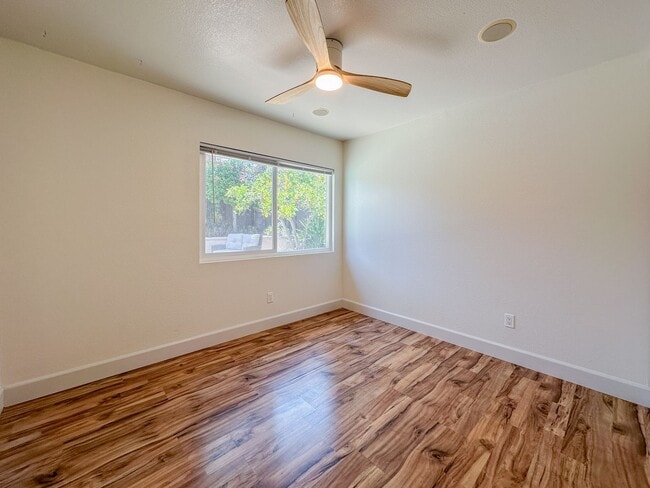 Building Photo - Stylish 4 Bedroom, 2 Bath Single-Story wit...