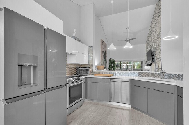 Building Photo - 204 Sea Oats Dr