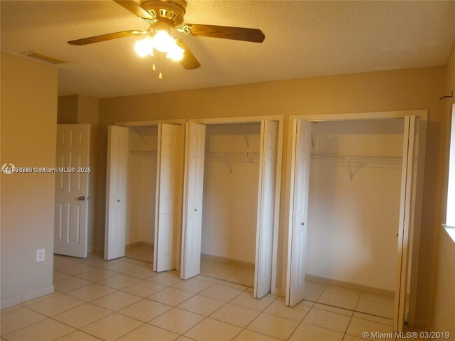 Building Photo - 950 SW 104th Ct