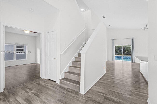 Building Photo - 434 Castlemain Cir