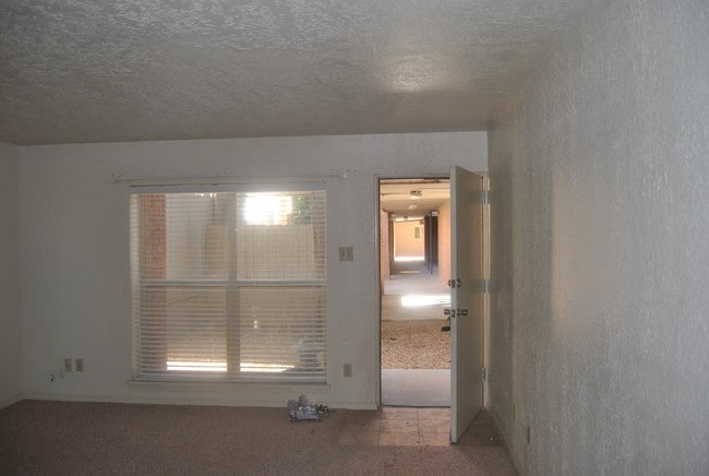 Building Photo - 4433 N Stanton St