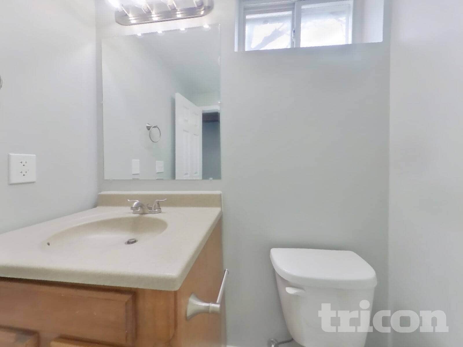 Building Photo - 302 E 123rd Terrace