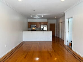 Building Photo - 528 52nd St