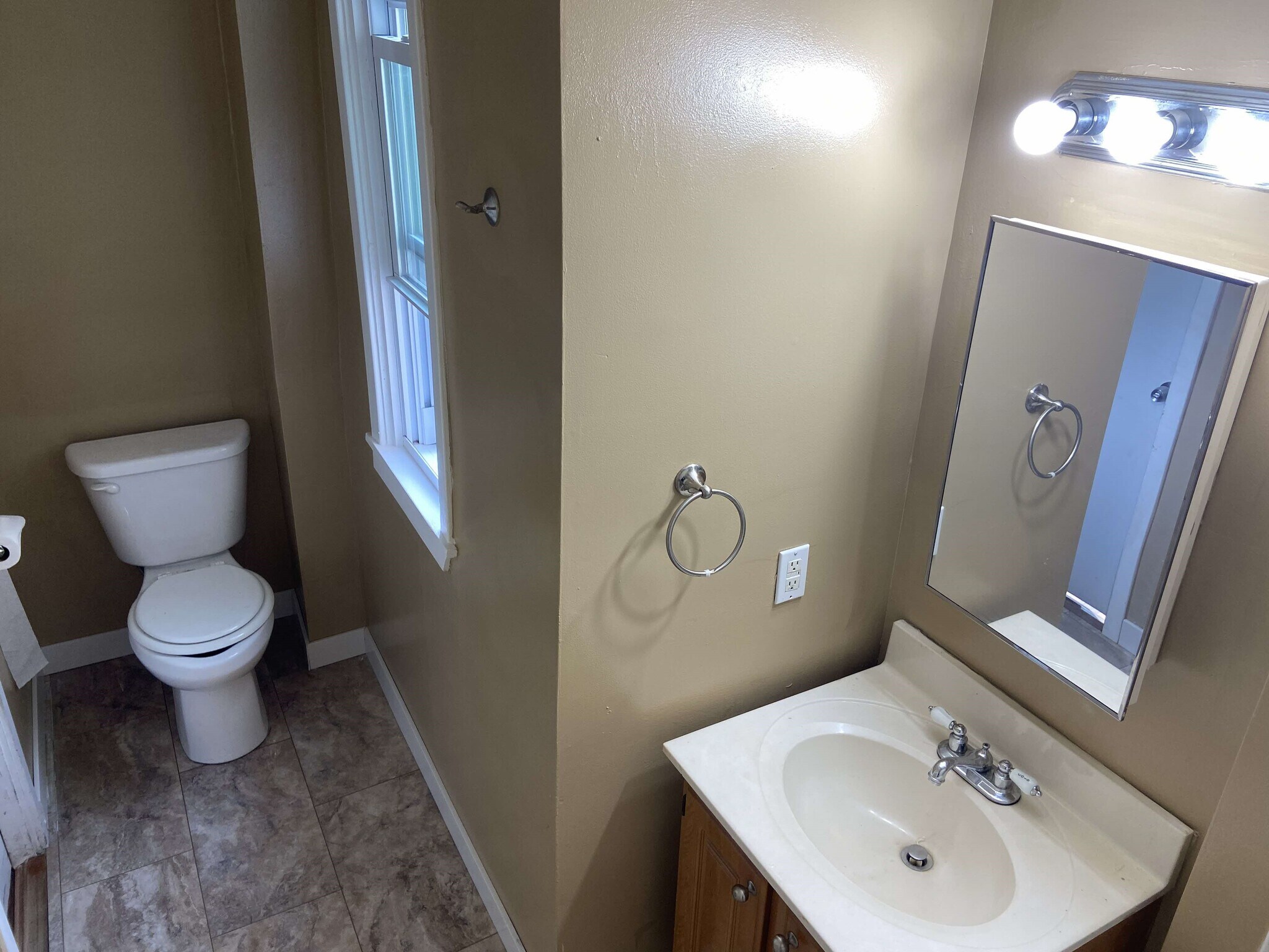 Building Photo - 29 Slocum St