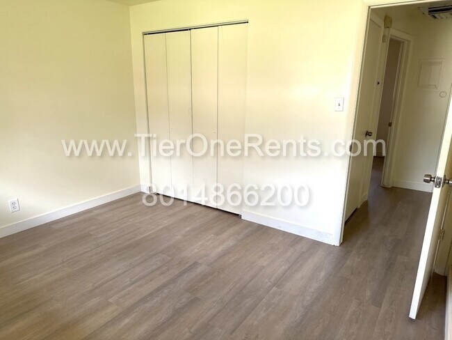 Building Photo - NO DEPOSIT option available for qualified renters!