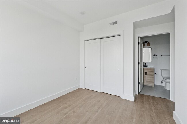 Building Photo - 2520 N Front St