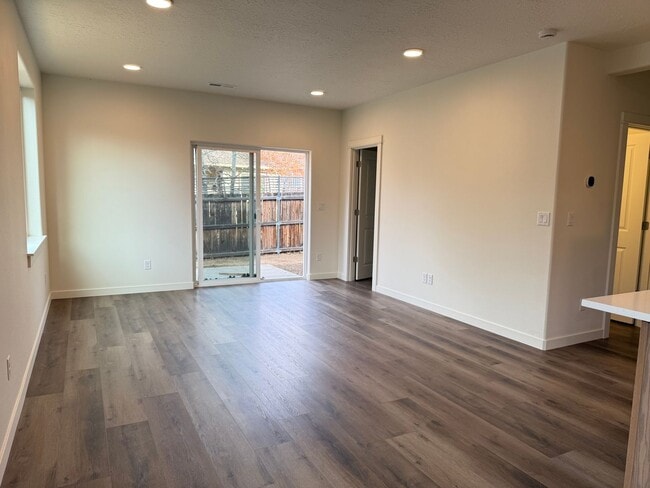 Building Photo - Brand New Stunning 3 Bed/2.5 Bath Townhouse-Old Farm District