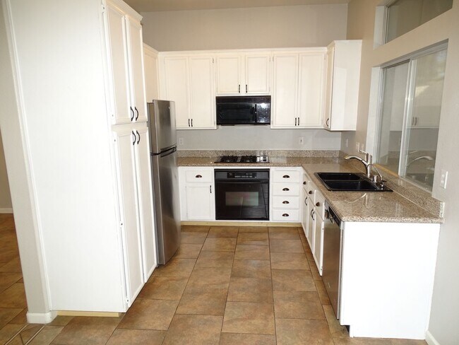 Building Photo - Beautiful One Story 2 Bedroom Townhome Wit...