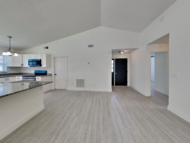 Building Photo - 13838 Ginger Creek Blvd