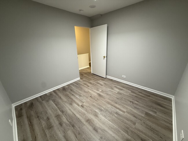 Building Photo - 744 W Gordon Terrace