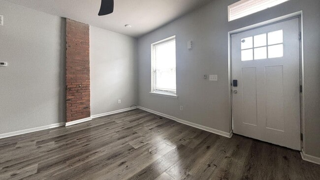 Building Photo - Modern 3-Bed Philly Row Home with Charm