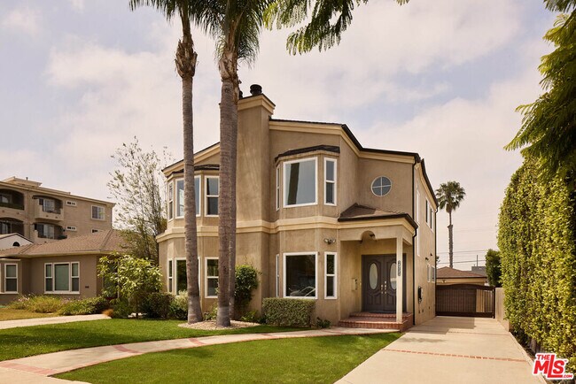 Building Photo - 2955 Kelton Ave