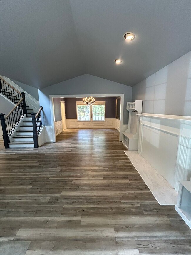 Building Photo - For Rent – Stunning 4-Bedroom NW Contempor...