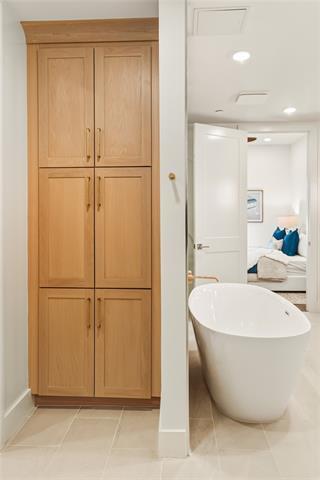 Building Photo - 1530 Meeting St