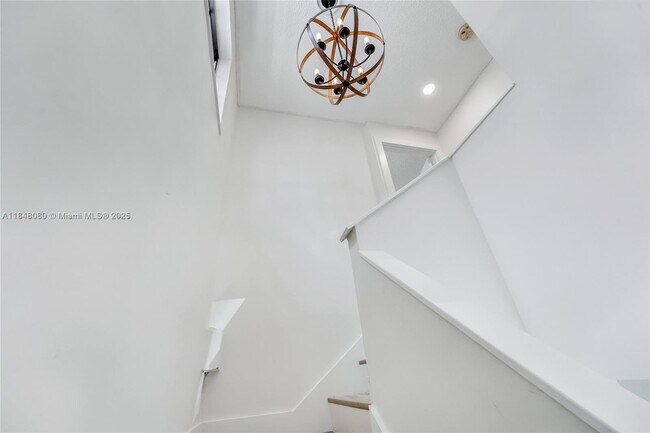 Building Photo - 3540 SW 17th St