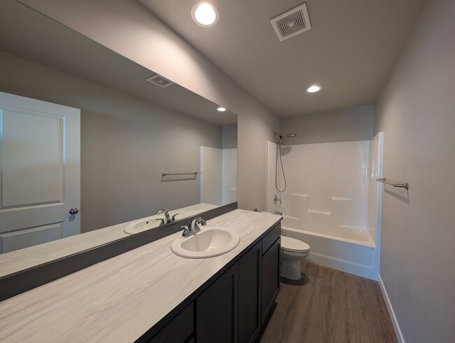 Building Photo - Charming 3-Bed, 2-Bath Home w/ Fenced Yard & W/D!