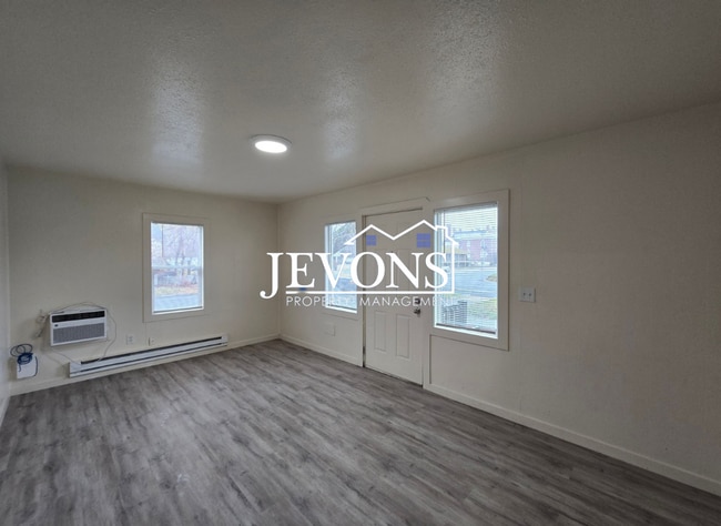 Building Photo - 201 N 6th St