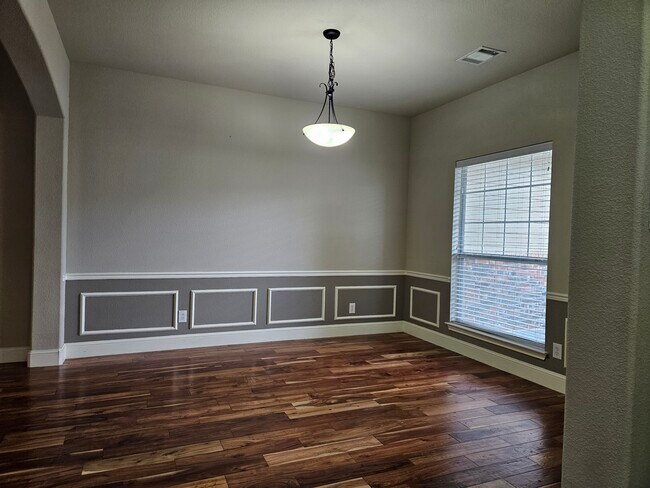 Building Photo - 112 Rustic Tr