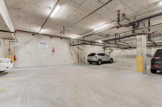 Building Photo - 744 N Clark St