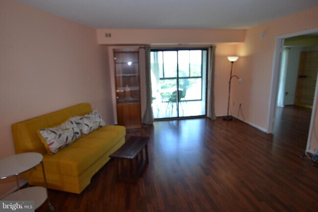 Building Photo - 15101 Interlachen Dr