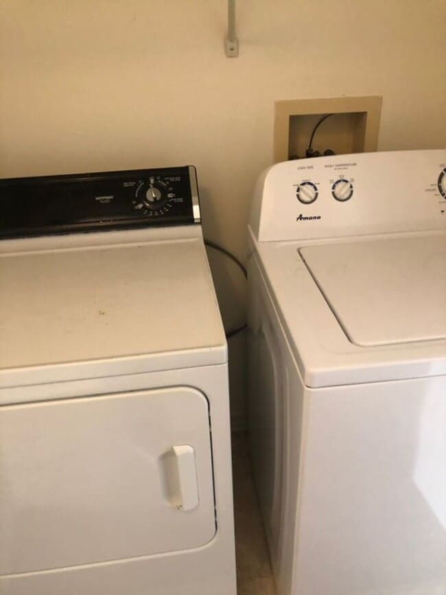 Building Photo - 2Bed/2Bath House!