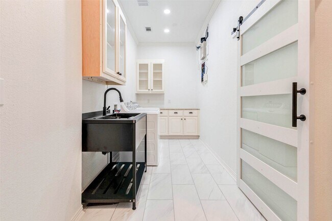 Building Photo - 12711 Waveland Bend Ln