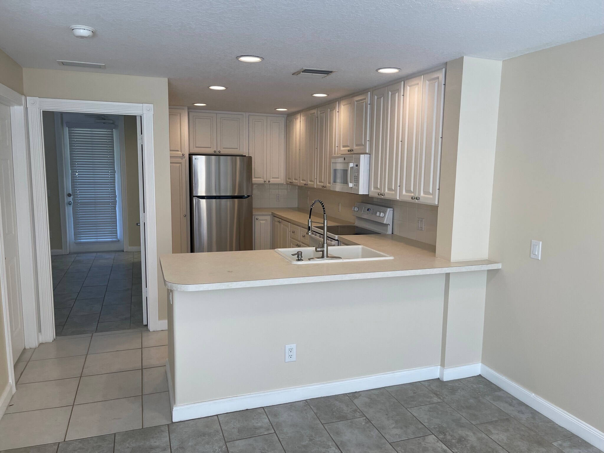 Building Photo - 7604 Andora Dr