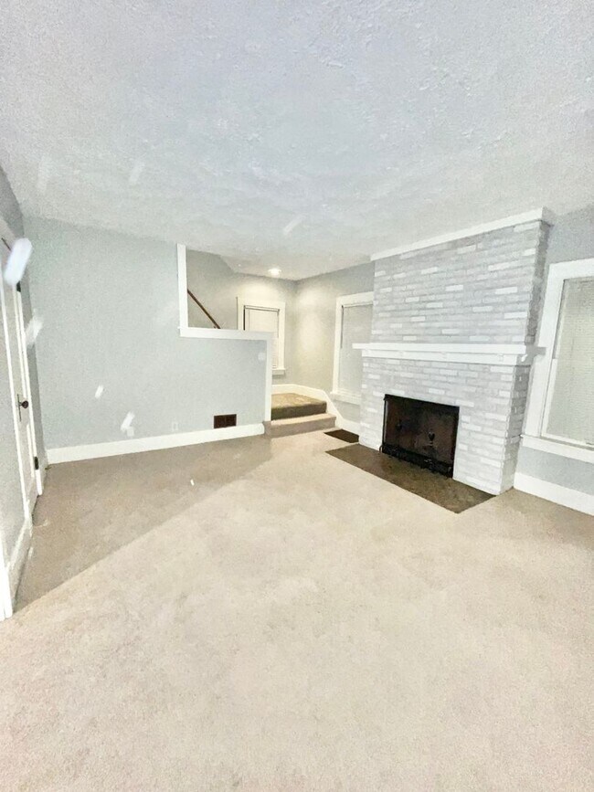 Building Photo - Beautiful 2 Bedroom Apartment!!!