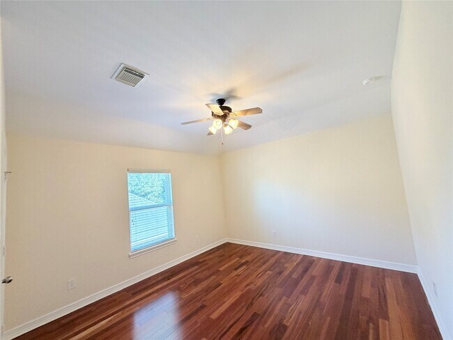 Building Photo - 28015 Silverstream Ct