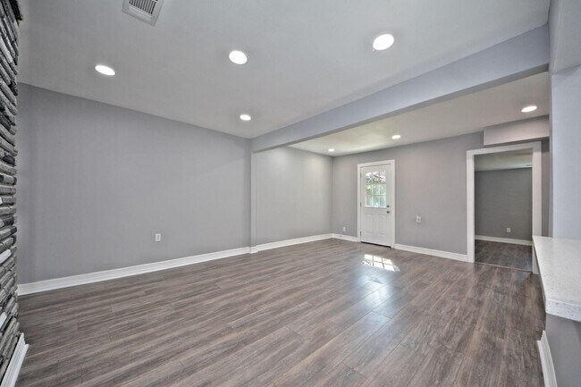 Building Photo - 3834 Rosedale St