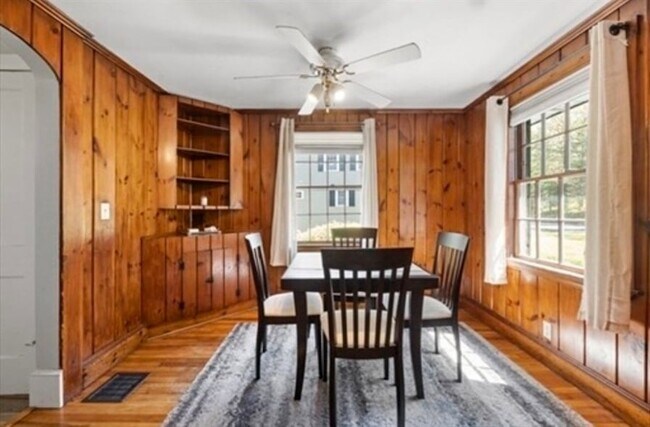 Building Photo - 435 Walpole St