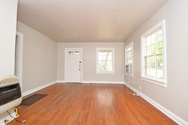 Building Photo - Cherrywood Charmer! 2/1 Avail for August!