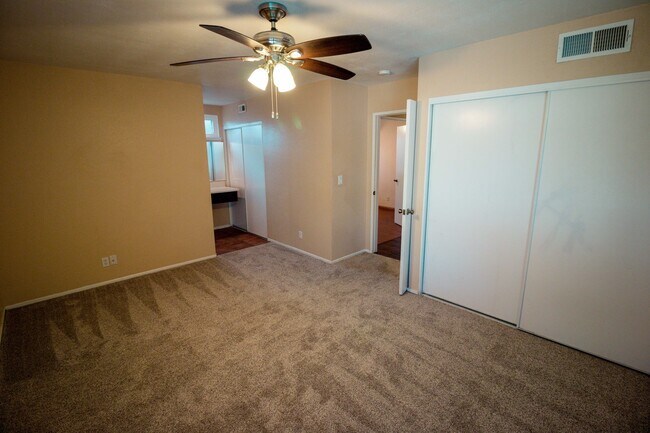 Building Photo - Spacious 4 Bed / 2 Bath Pool Home in Prime Corona Location!