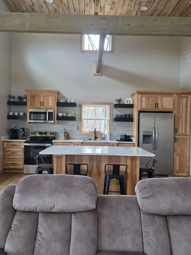 Building Photo - Beautiful peaceful 2/1 for rent! Fully furnished