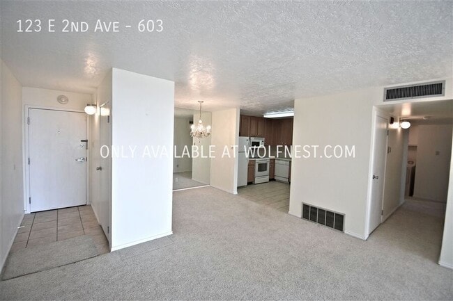 Building Photo - Stunning Downtown SLC Condo - Spacious & P...