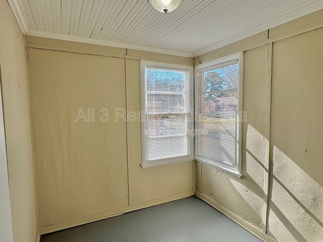 Building Photo - 115 Oak Forest Dr