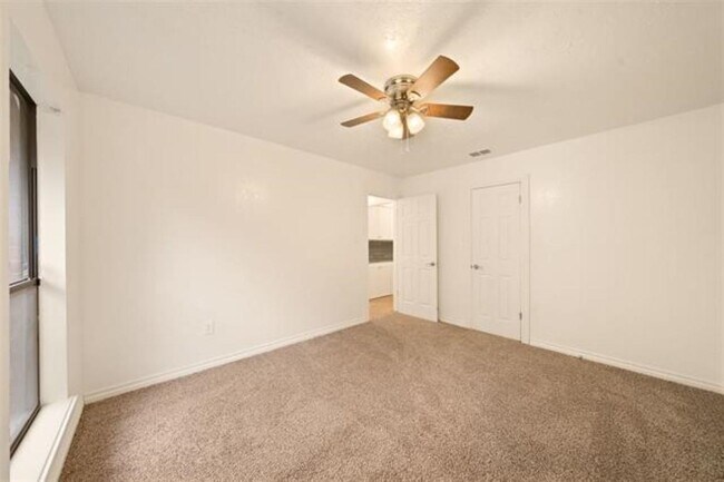 Building Photo - 3010 NE Lancaster Ln