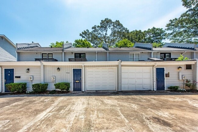 Building Photo - 408 Sycamore Dr