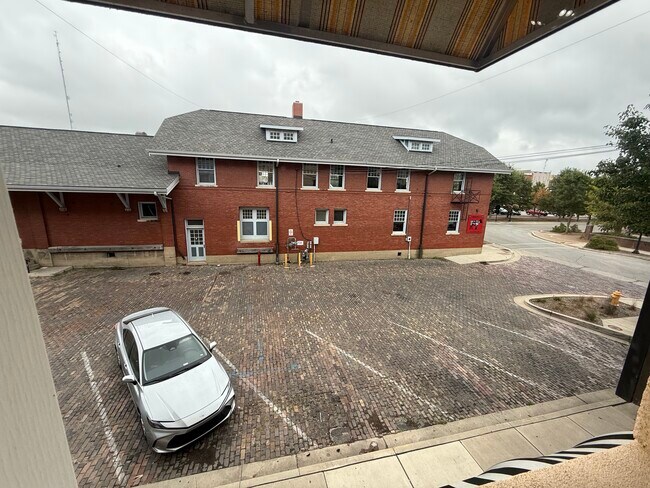 Building Photo - BRICKROAD apts.