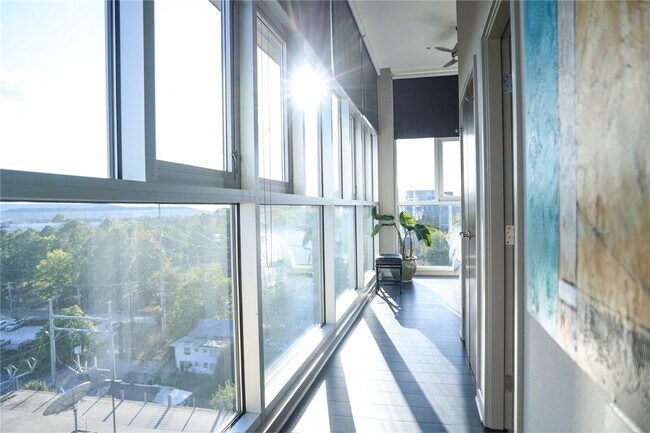 Building Photo - 609 W Dickson St