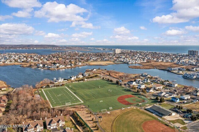 Building Photo - 26 Bayview Ct