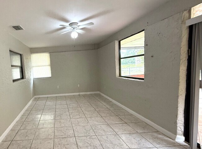 Building Photo - Single Family Home