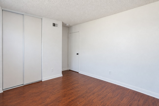 Building Photo - 1166 Minerva Ct