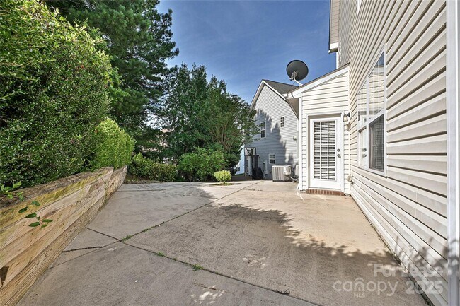 Building Photo - 12131 Honor Guard Ave