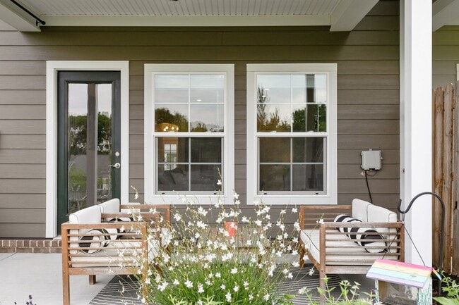 Building Photo - Franklin Townhome For Lease